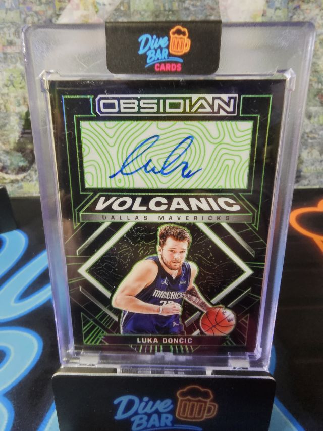 Luka Doncic 2021-22 Panini Obsidian Volcanic Signatures Electric Etch Green Card SN15