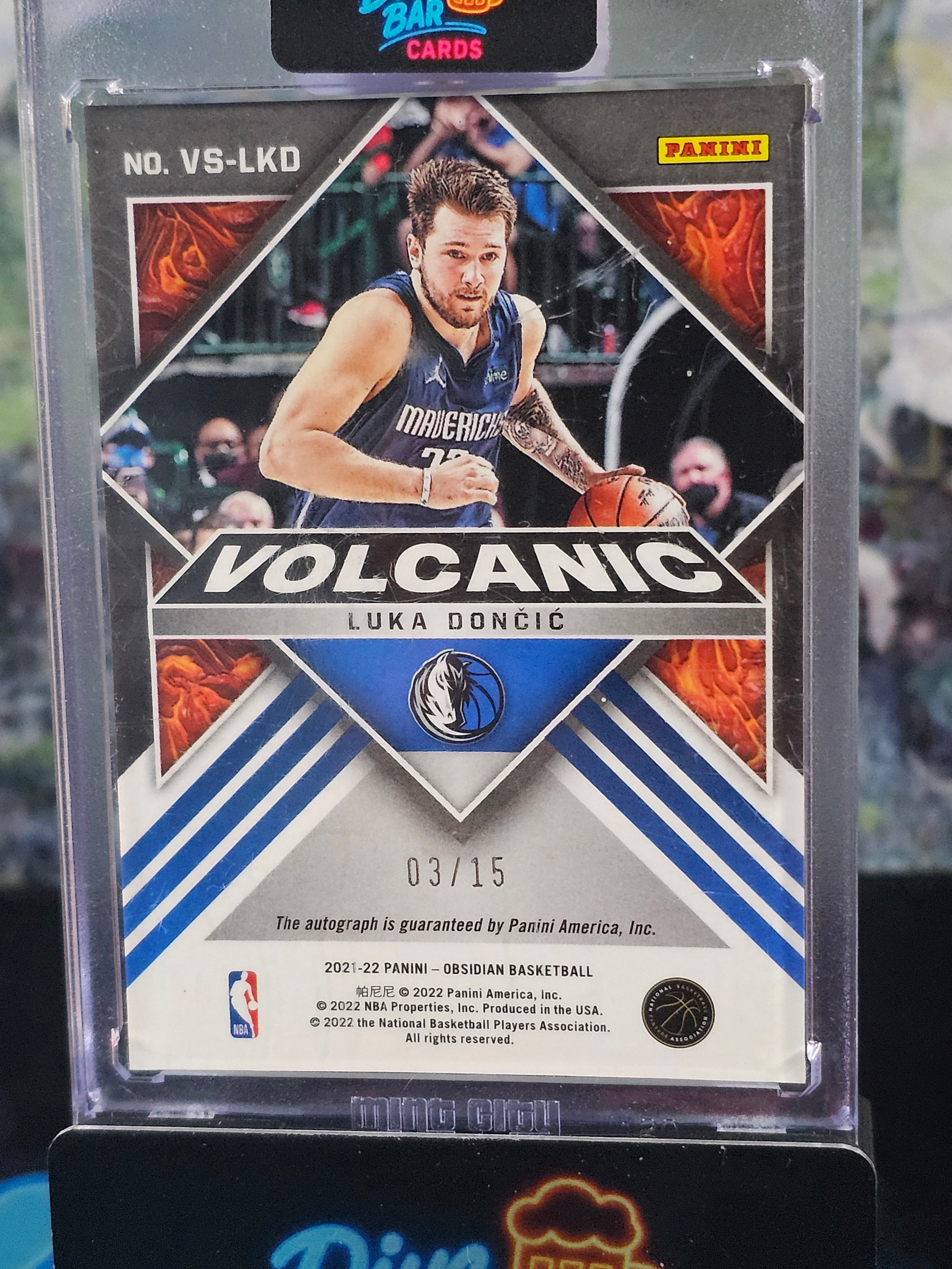 Luka Doncic 2021-22 Panini Obsidian Volcanic Signatures Electric Etch Green Card SN15